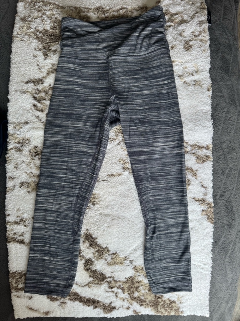 Lululemon crisscrossed Striped High-Rise Leggings in blue & white size 4 cropped - Picture 3 of 3
